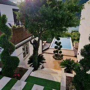Koman Paradise By Romina Holiday home