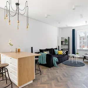 ecru-warsaw-old-town-modern-apartment.warsawhotelspoland.com/